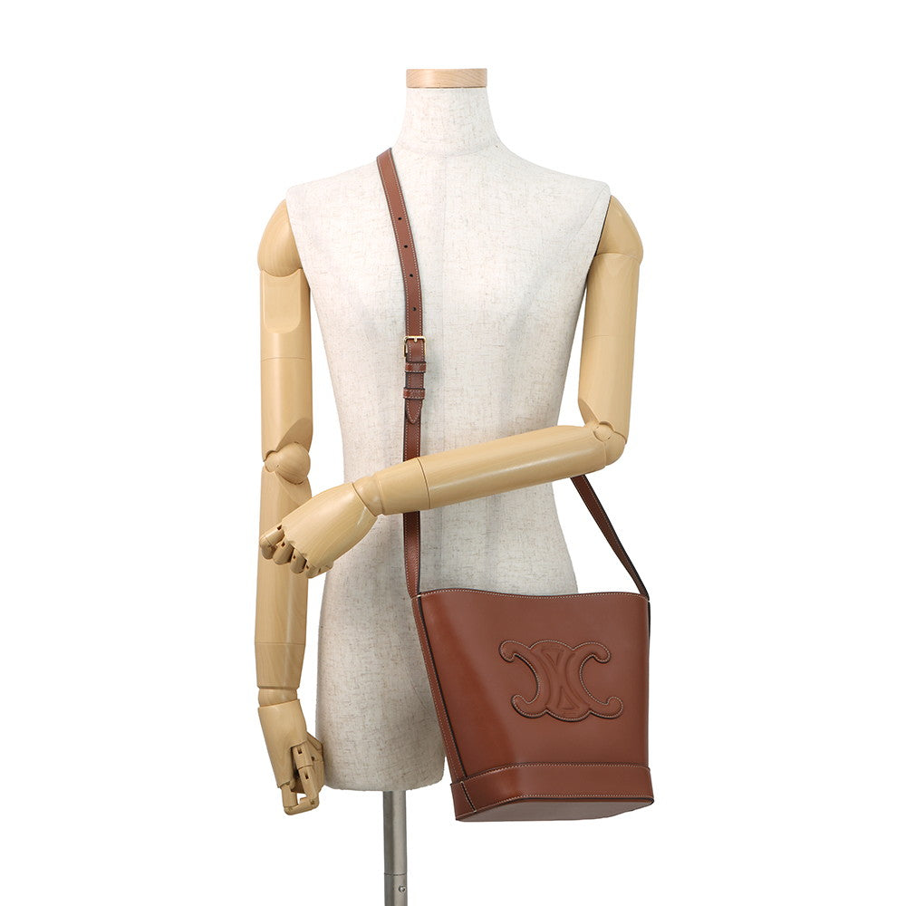 CELINE Cuill Triomphe bucket Tan113783DU3.04LU Calf Leather Size Small