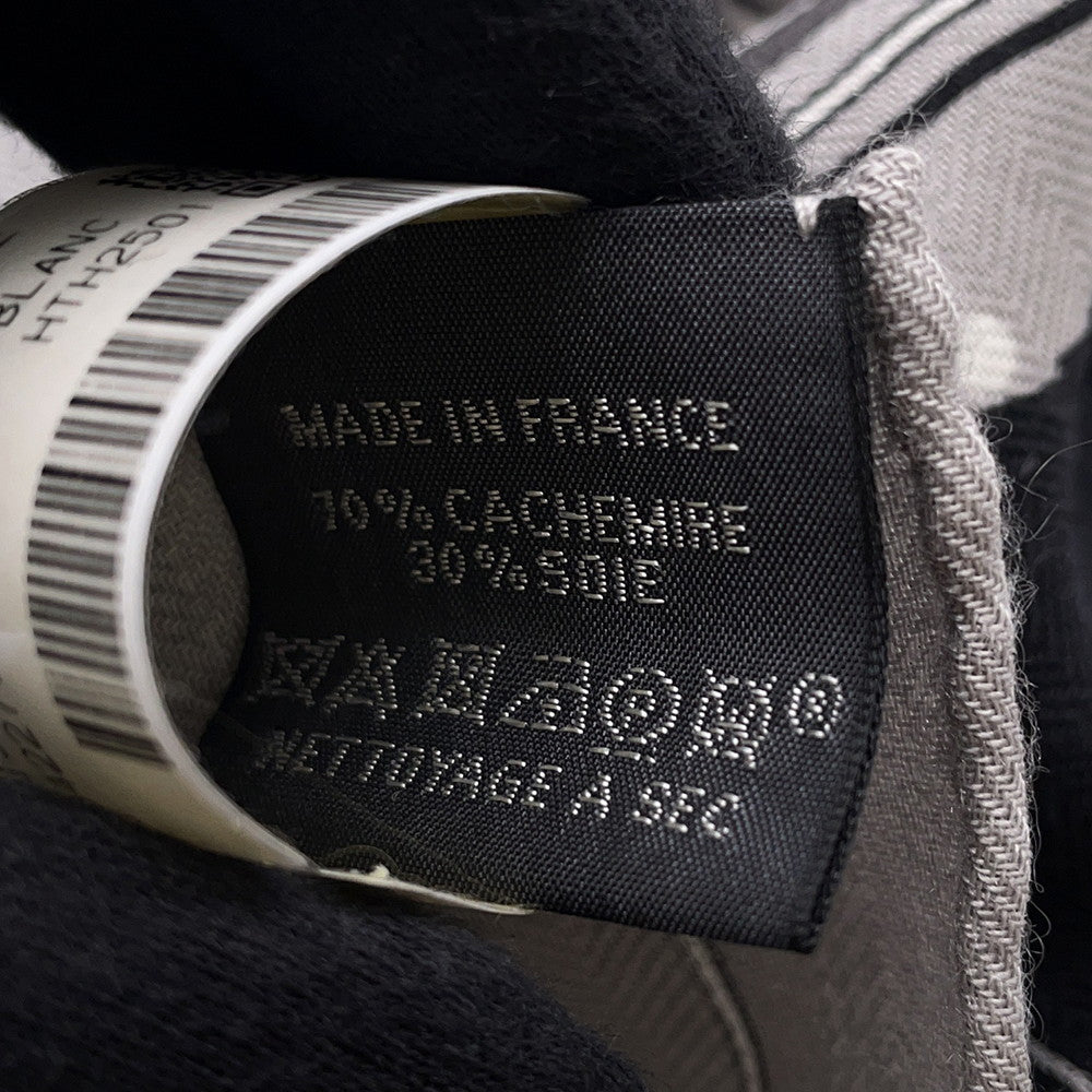 HERMES Car re Grrrrrrr! GRRRRR! Size 65 Gris Claire/Black/White Cashmere70% Silk30%