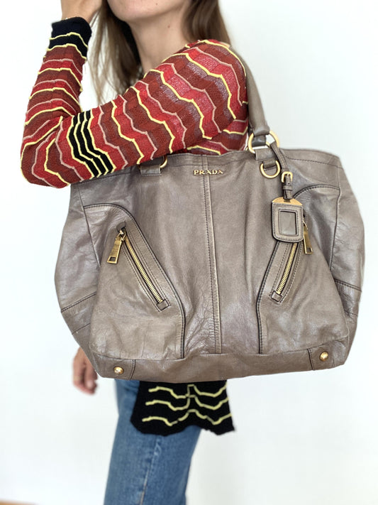 VITELLO SHINE GLAZED TOTE BAG IN CRETA