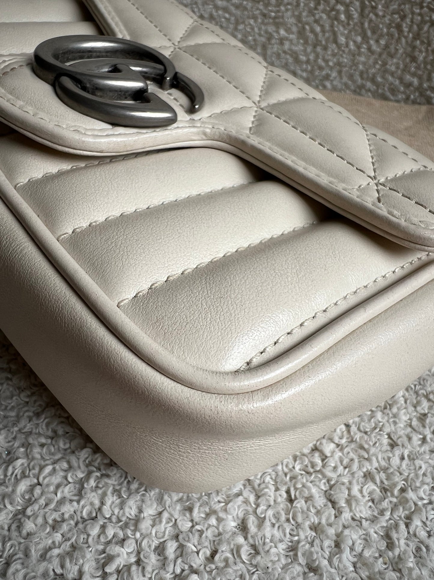 Gucci GG Cream Marmont Super Mini Aria Shoulder Bag (RRP £985)