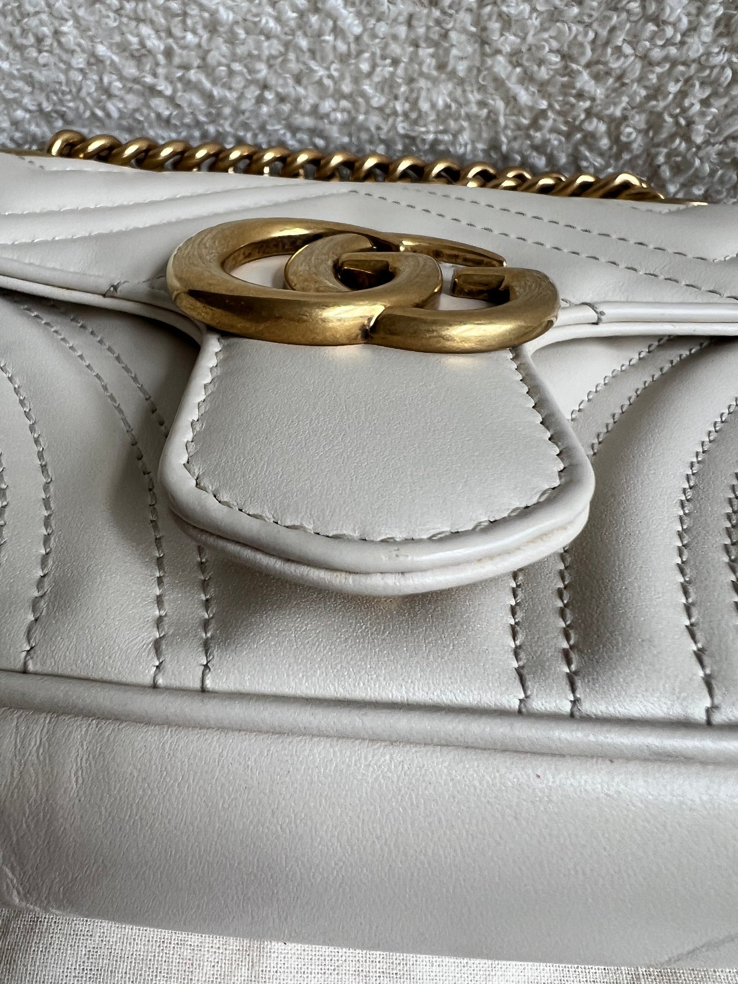Gucci GG White Marmont Mini Shoulder Bag (RRP £1,890)