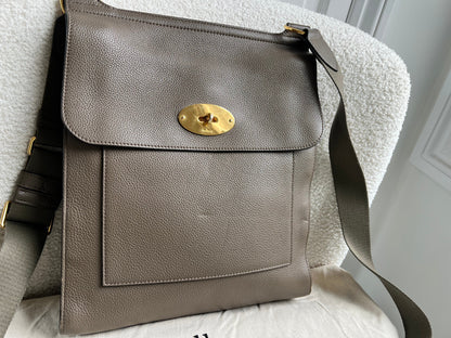Mulberry Large Clay Antony (RRP £825)