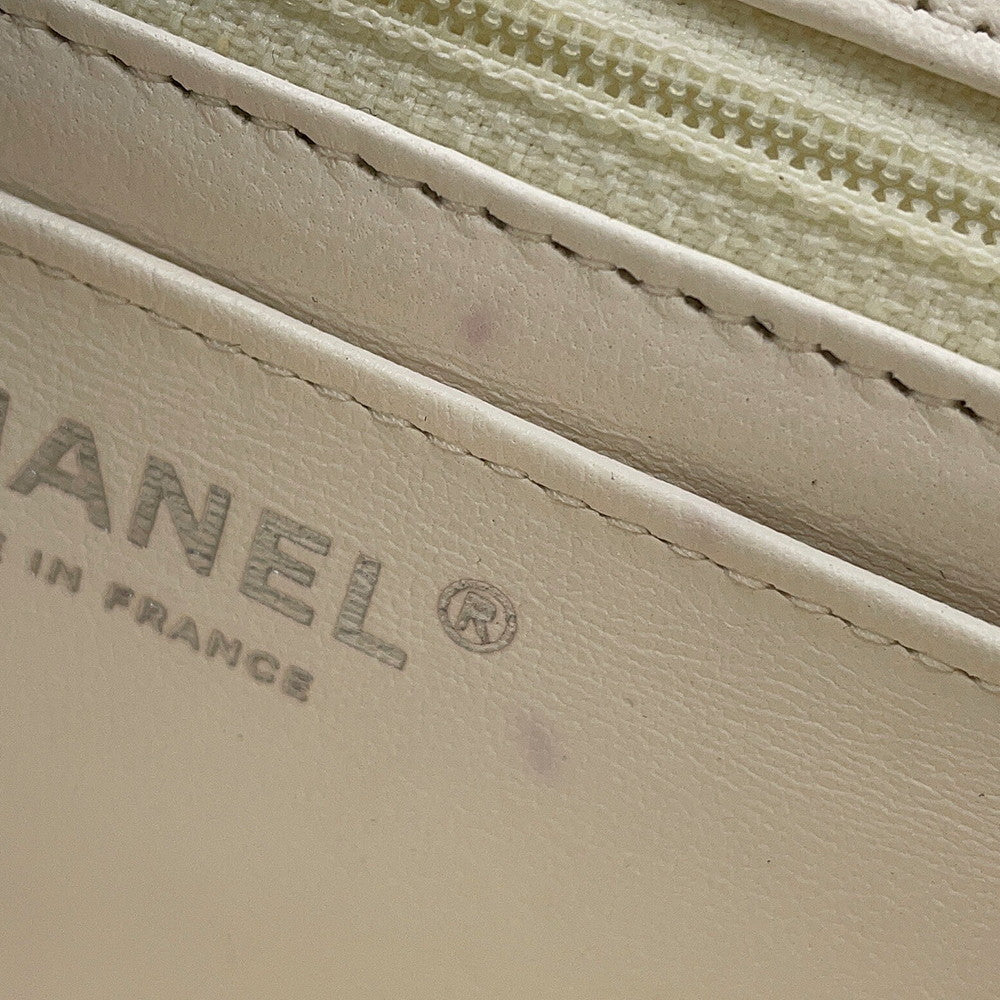 CHANEL Mini Matelasse ChainShoulder White/BlackA69900 Tweed