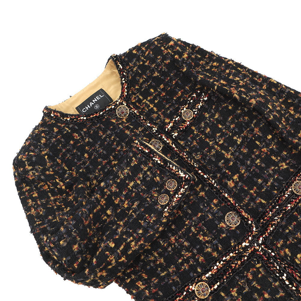 CHANEL Tweed 4-pocket collarless jacket and skirt set with Gripoa buttons Size Jacket36/Skirt38 Black/Yellow/Navy/Bordeaux/GoldP61915V47013 Cotton44% Polyamide31% Silk12% Acetate9% Mohair4%