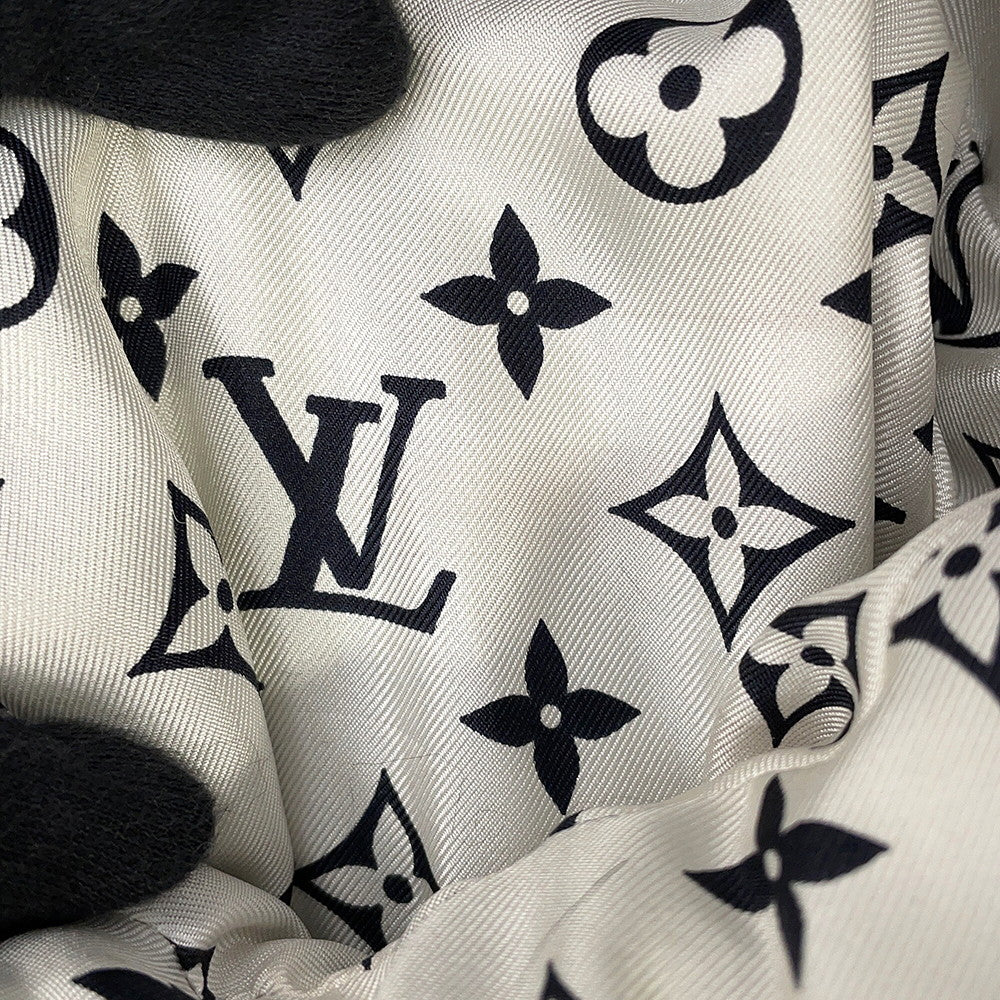 LOUIS VUITTON Damier Fox Intarsia Fur Jacket Size 38 White/Black1A5RDH Fox Raccoon