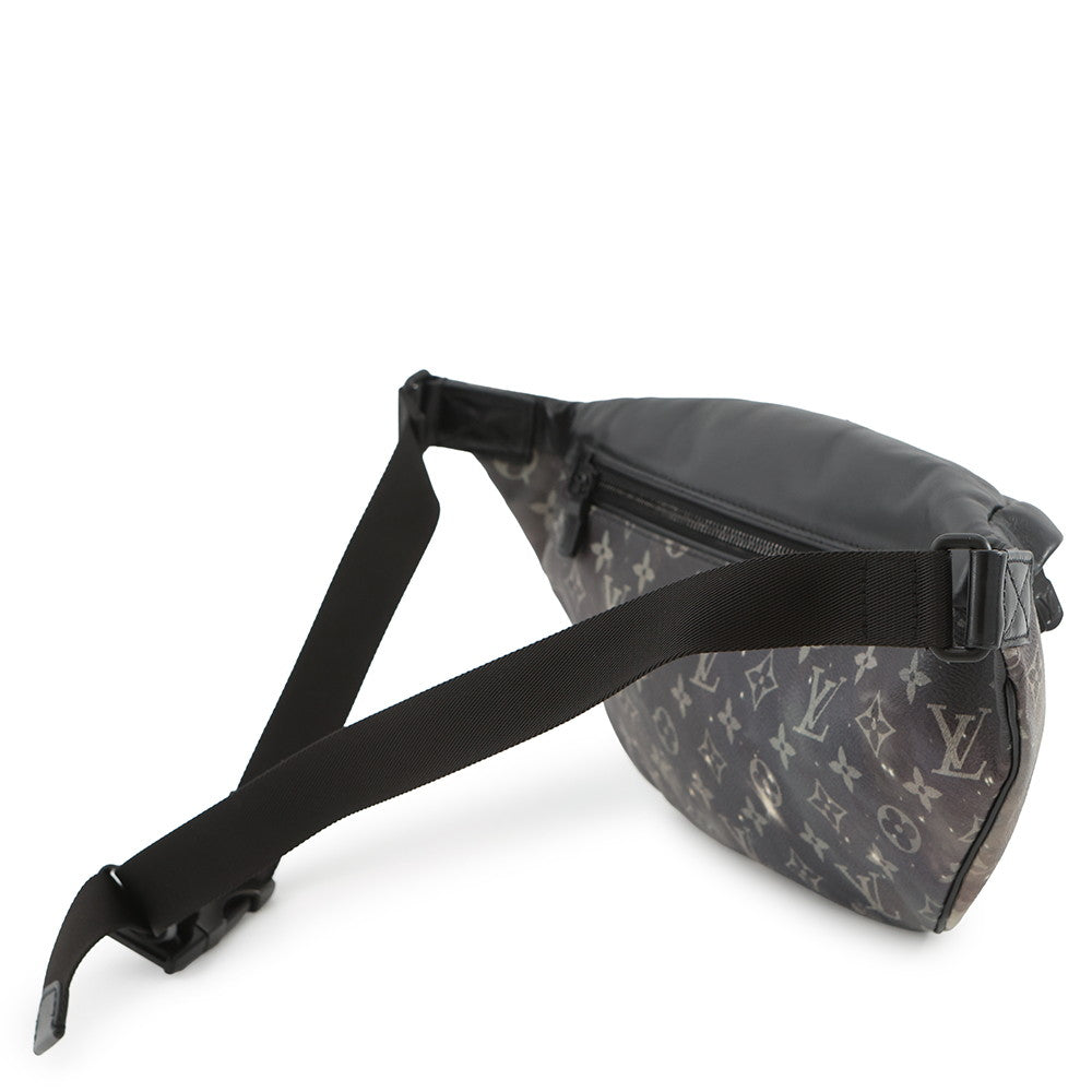 LOUIS VUITTON Discovery Bumback NoirM44444 Monogram / Galaxy