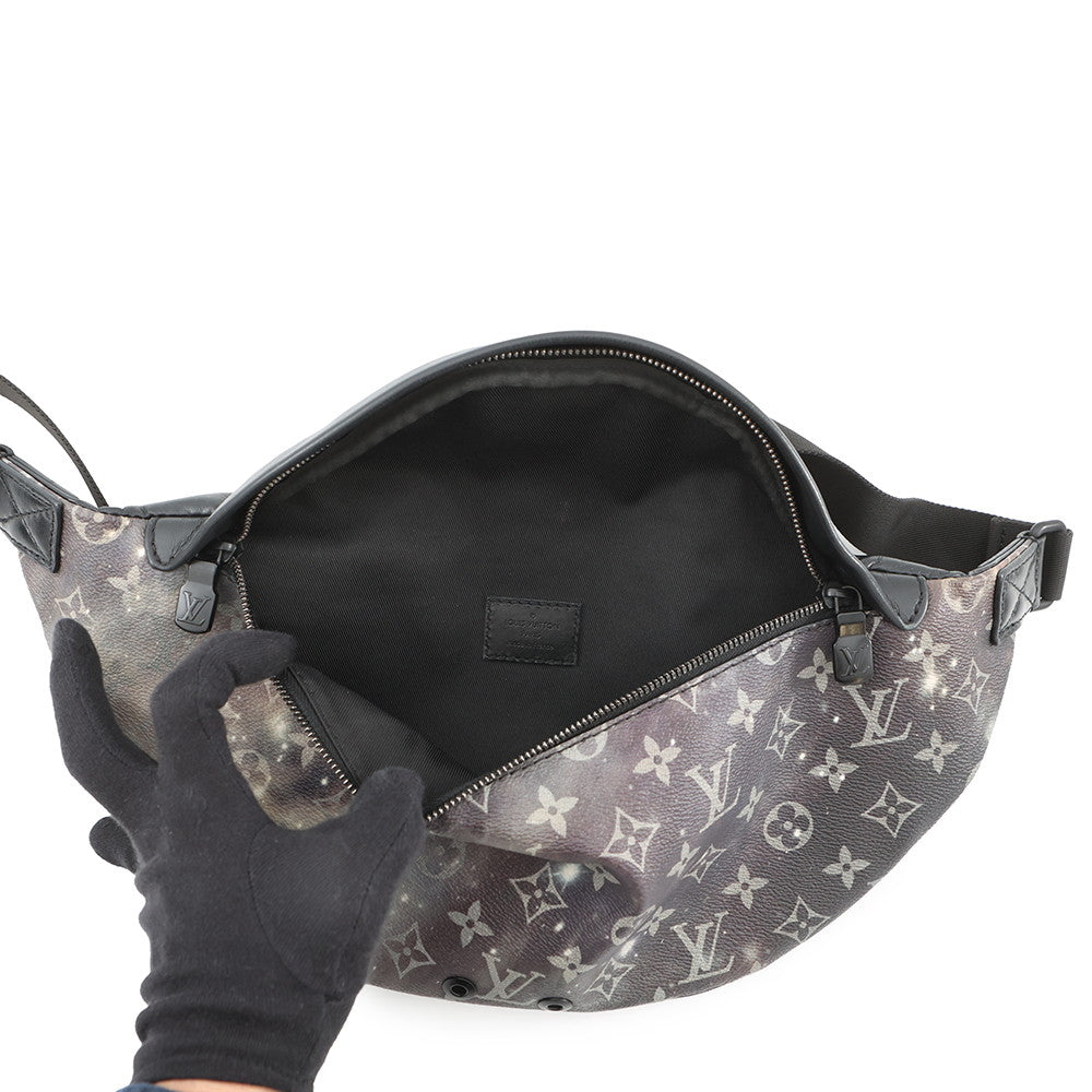 LOUIS VUITTON Discovery Bumback NoirM44444 Monogram / Galaxy