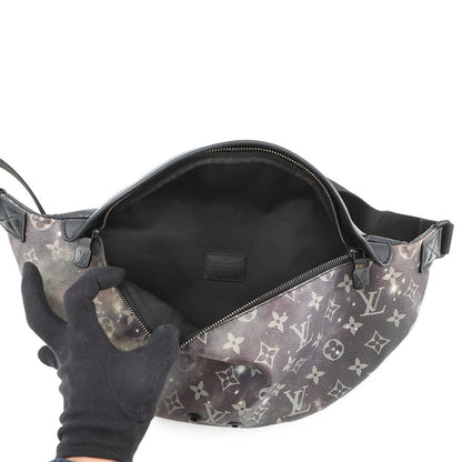 LOUIS VUITTON Discovery Bumback NoirM44444 Monogram / Galaxy
