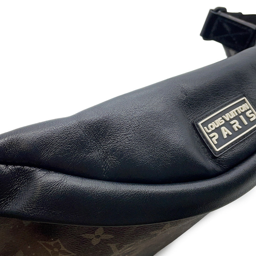 LOUIS VUITTON Discovery Bumback NoirM44444 Monogram / Galaxy