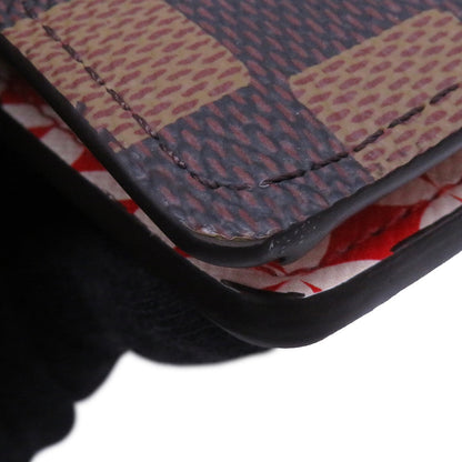 LOUIS VUITTON Portefeuille Brazza Pharrell Williams/NIGO Collaboration 2025 Fall/Winter Collection Brown/RedN40780 Damier Friendship Canvas