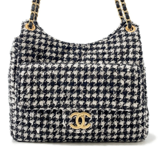 CHANEL Hobo Bag White/BlackAS4322 Tweed