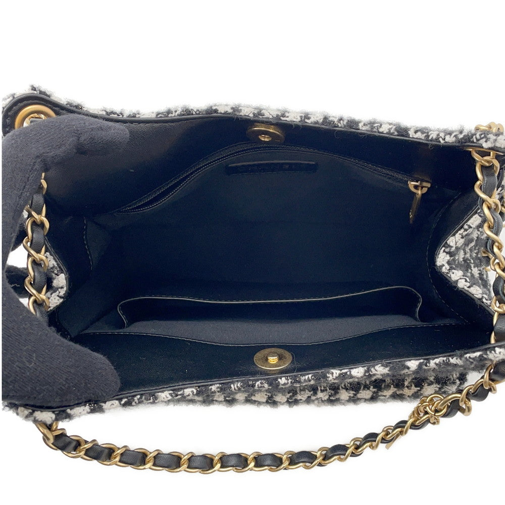 CHANEL Hobo Bag White/BlackAS4322 Tweed