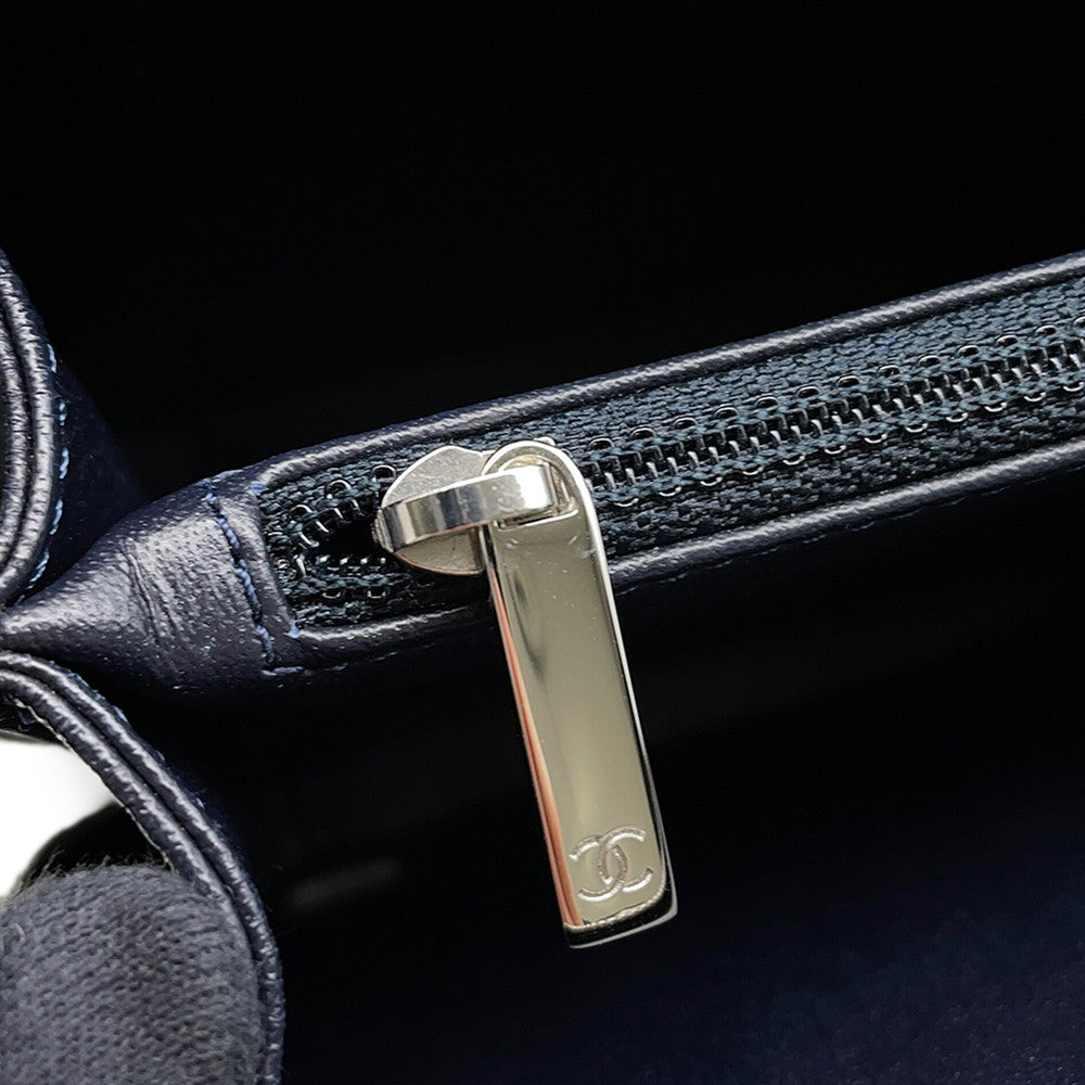 CHANEL CCFiligree ChainShoulder Bag Navy/WhiteA93343 Caviar Leather