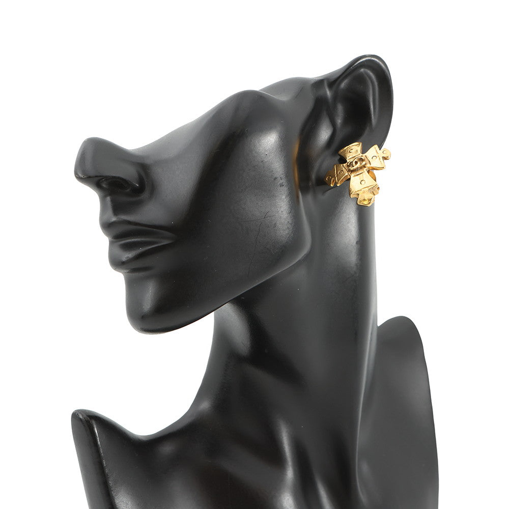 CHANEL CC Logo Cloth Earring Gold Metal