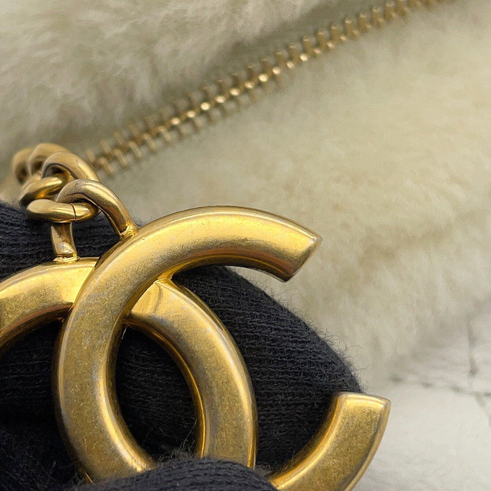 CHANEL Matelasse Crossbody Bag White/Ivory Leather Mouton