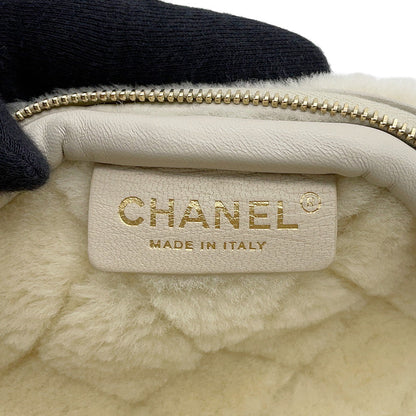 CHANEL Matelasse Crossbody Bag White/Ivory Leather Mouton