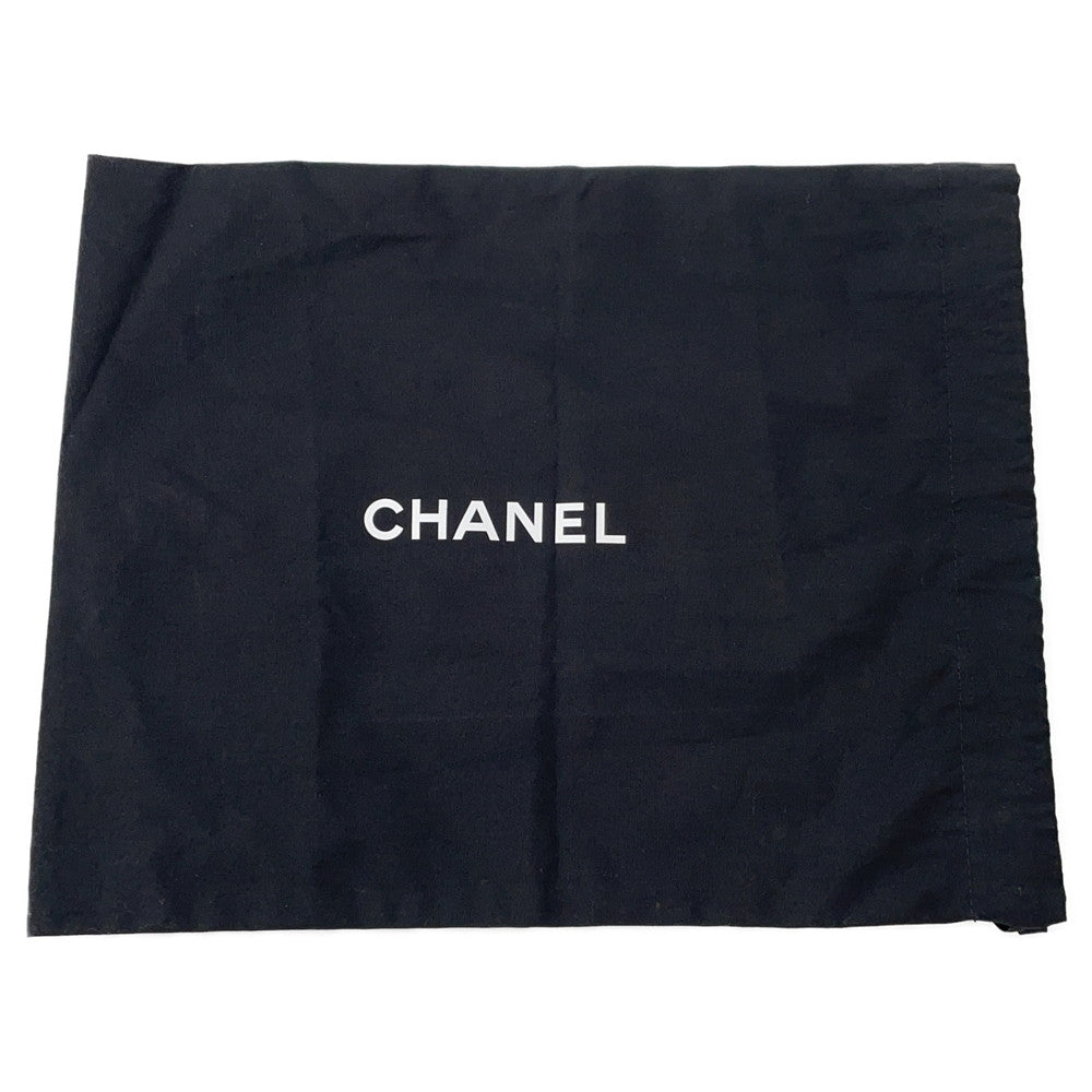 CHANEL Matelasse Crossbody Bag White/Ivory Leather Mouton