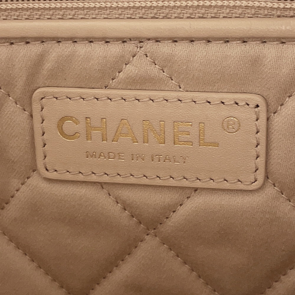 CHANEL CHANEL22 Handbag WhiteAS3260 Shiny Calf Leather Size Small