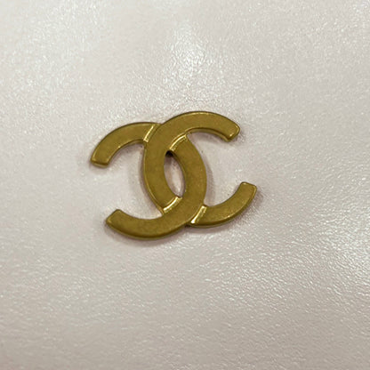 CHANEL CHANEL22 Handbag WhiteAS3260 Shiny Calf Leather Size Small