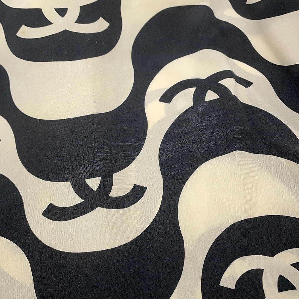 CHANEL CC Logo Wave Shirt Size 36 Cream/BlackP70211 Silk100%