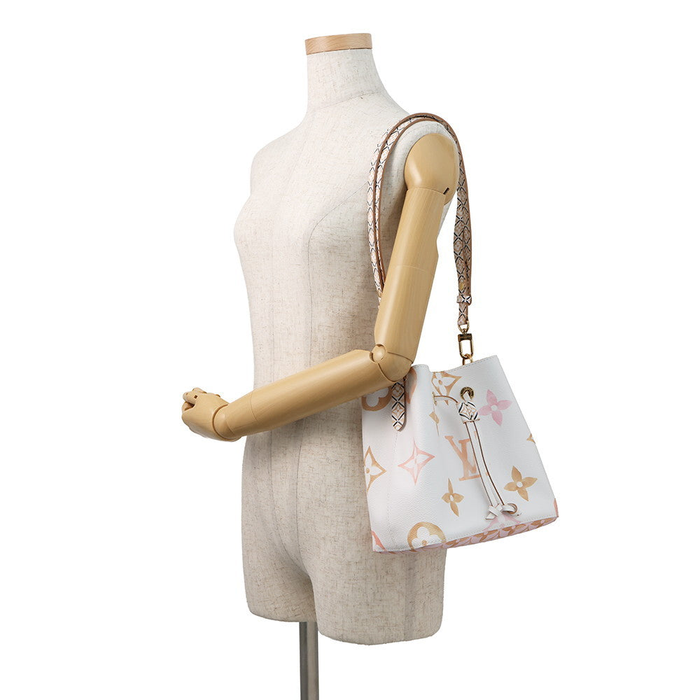 LOUIS VUITTON LV by the Pool Neonoe White/BeigeM22985 Monogram / Giant Size BB