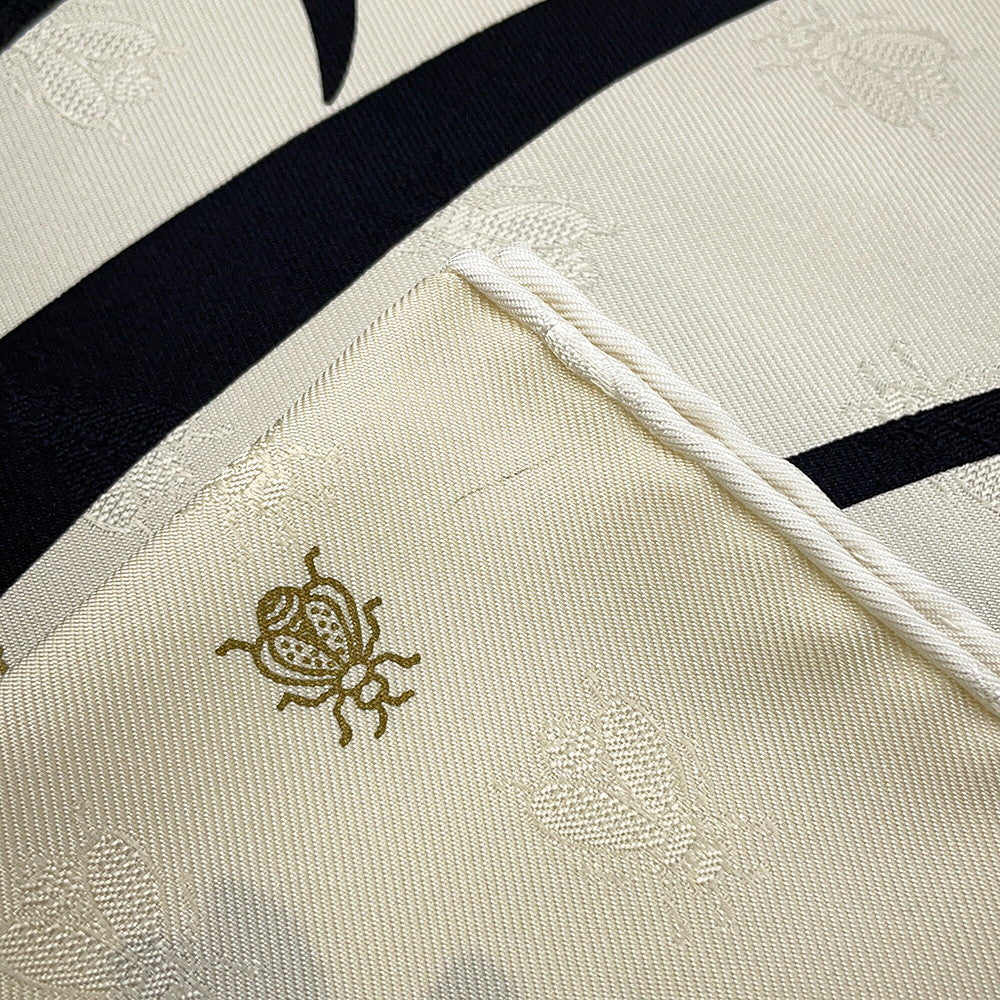 HERMES Carre 《Bouquet Finale Abeille》 2025AW Size 90 Crème/Black/Vermillon Silk100%