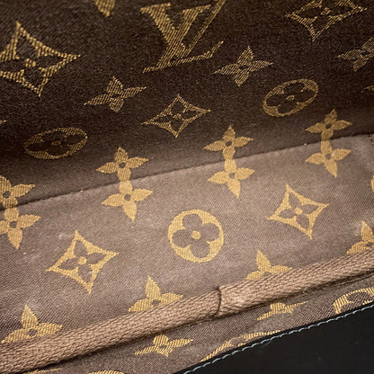 LOUIS VUITTON Utility/Crossbody NoirM80450 Monogram Calf Leather