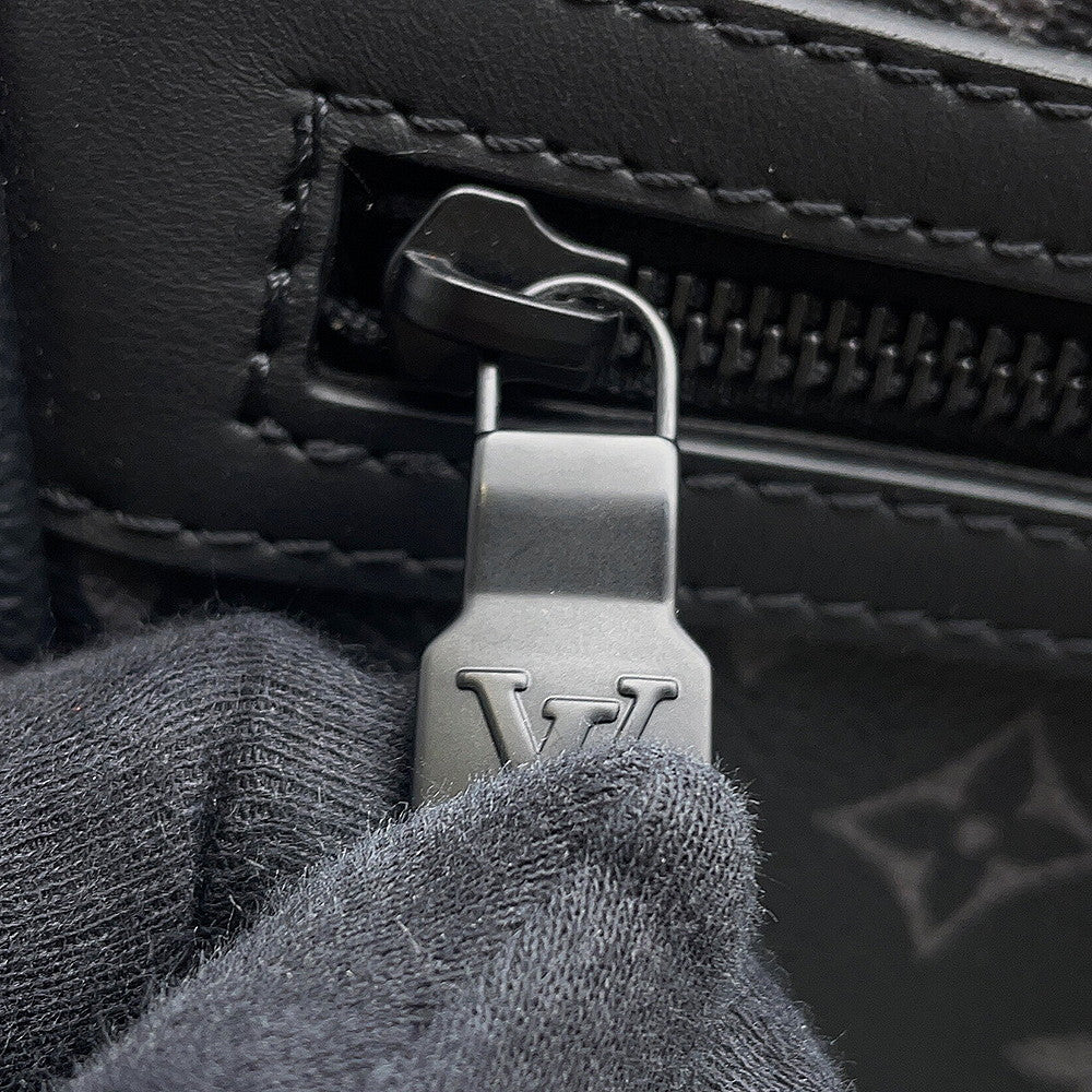 LOUIS VUITTON Messenger Voyage NoirM12517 Monogram Eclipse Size PM
