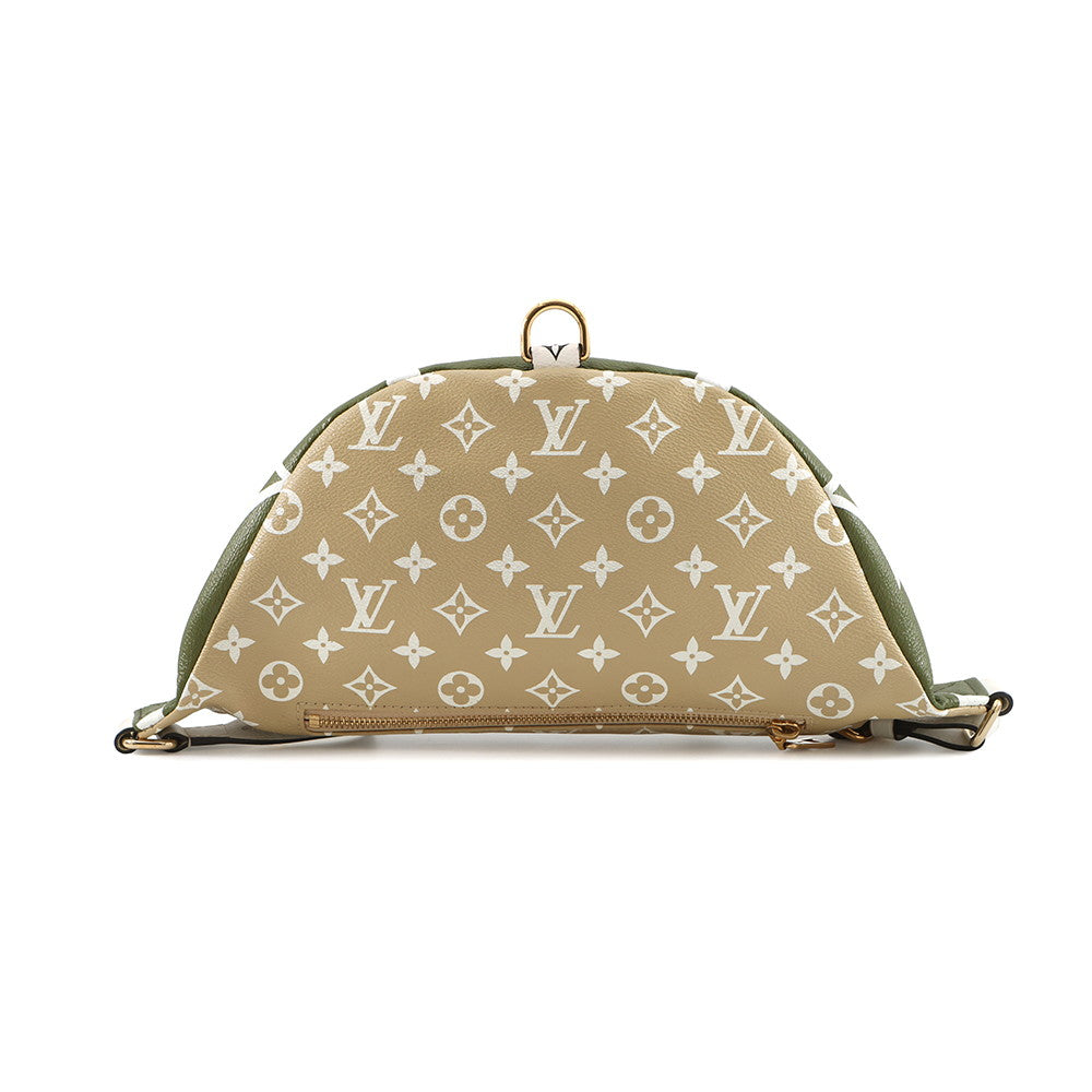 LOUIS VUITTON Bumbag Khaki/White/BeigeM44611 Monogram Monogram Giant