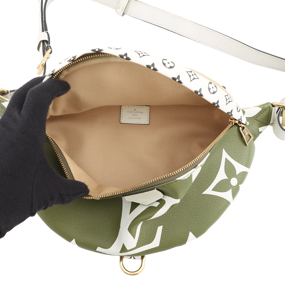 LOUIS VUITTON Bumbag Khaki/White/BeigeM44611 Monogram Monogram Giant