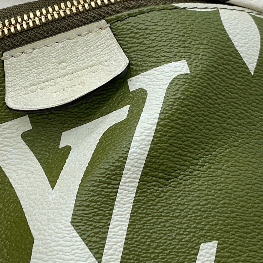 LOUIS VUITTON Bumbag Khaki/White/BeigeM44611 Monogram Monogram Giant