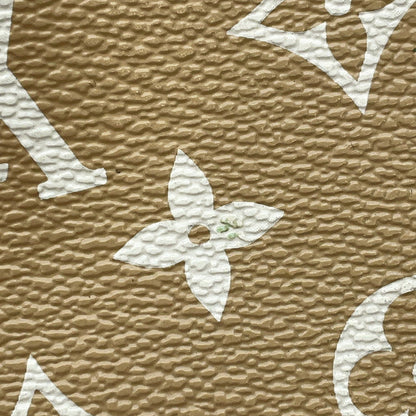 LOUIS VUITTON Bumbag Khaki/White/BeigeM44611 Monogram Monogram Giant