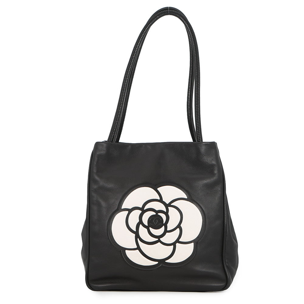 CHANEL Camellia Essential Tote Black/WhiteA20856 Lambskin