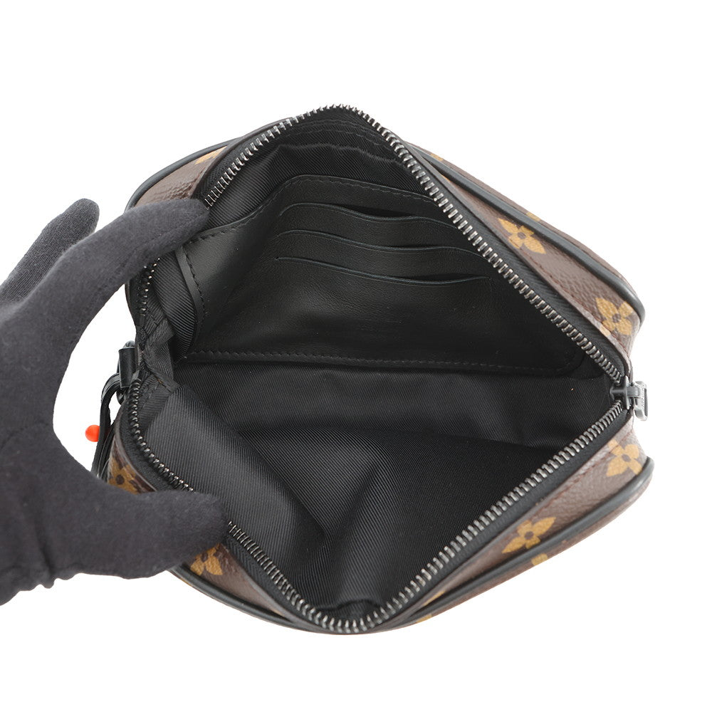 LOUIS VUITTON Pochette Volga NoirM44482 Monogram / Solar Powered Ray