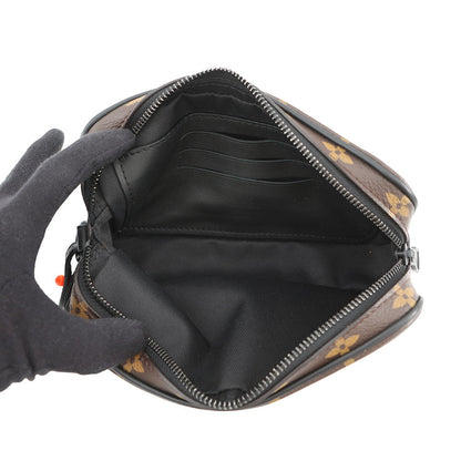 LOUIS VUITTON Pochette Volga NoirM44482 Monogram / Solar Powered Ray