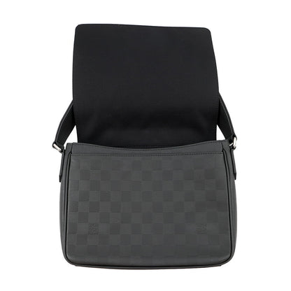 LOUIS VUITTON District NV3 NoirN42711 Damier Infini Leather Size PM