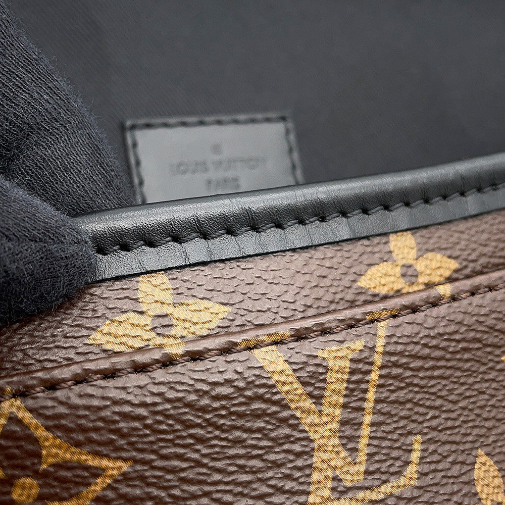 LOUIS VUITTON Magnetic messenger NoirM45557 Monogram Macassar Canvas