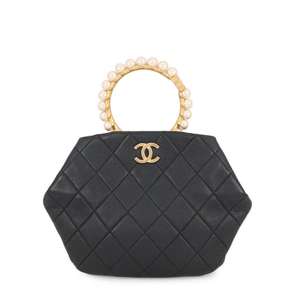 CHANEL Matelasse Pearl Handle Handbag BlackAS2609-B05967-94305 Lambskin Faux Pearl