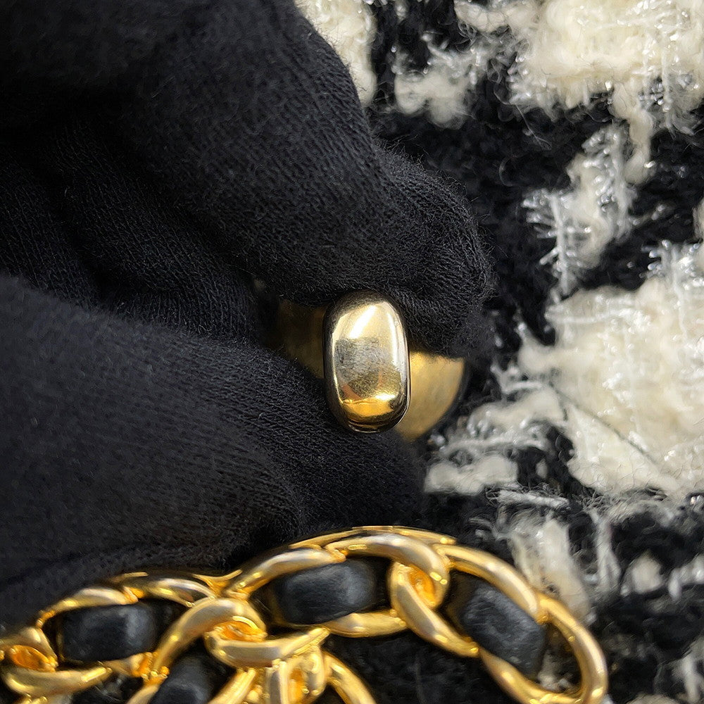 CHANEL CHANEL 19 Dixneuf Maxi Shoulder Bag White/BlackAS1162 Tweed