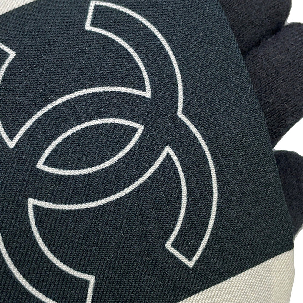 CHANEL CC Logo Scarf White/Black Silk100%
