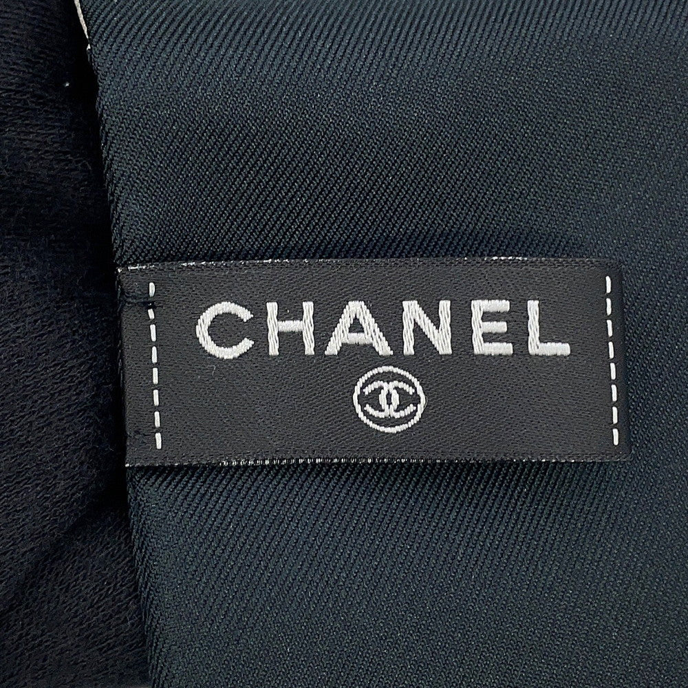 CHANEL CC Logo Scarf White/Black Silk100%
