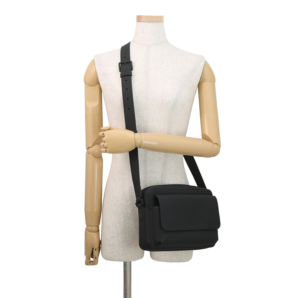 LOUIS VUITTON Boarding Messenger NoirM15265 Waxy Calf Leather
