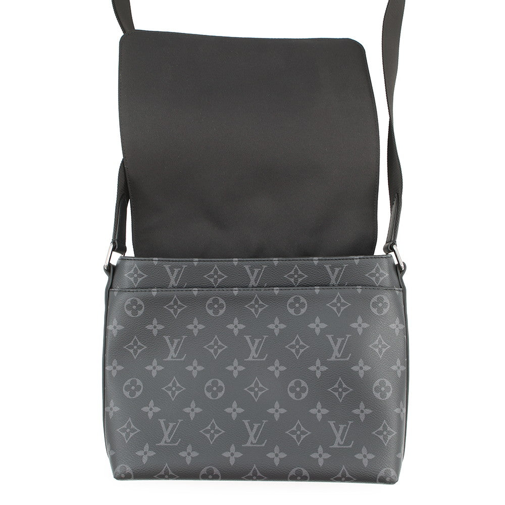 LOUIS VUITTON District NV2 NoirM45272 Monogram Eclipse Size PM