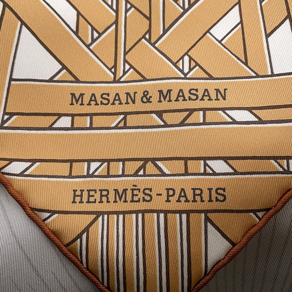 HERMES Carre Masan & Masan Masan Masan Size 90 White/Beige/Grease Silk100%