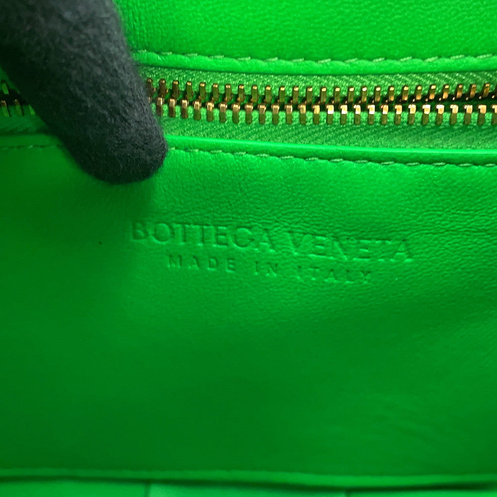 Bottega Veneta Maxi INTRECCIATO Cassette Shoulder Parakeet Leather
