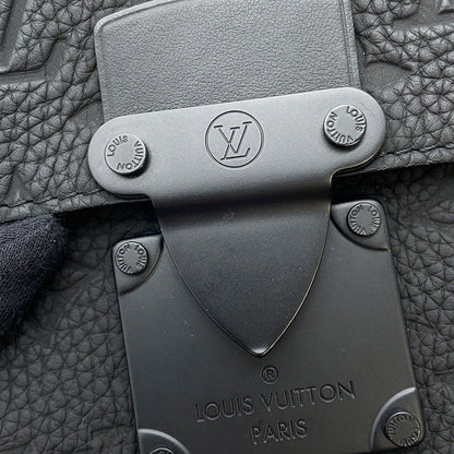LOUIS VUITTON SPadlock Vertical Wearable Wallet NoirM81524 Monogram・Taurillon