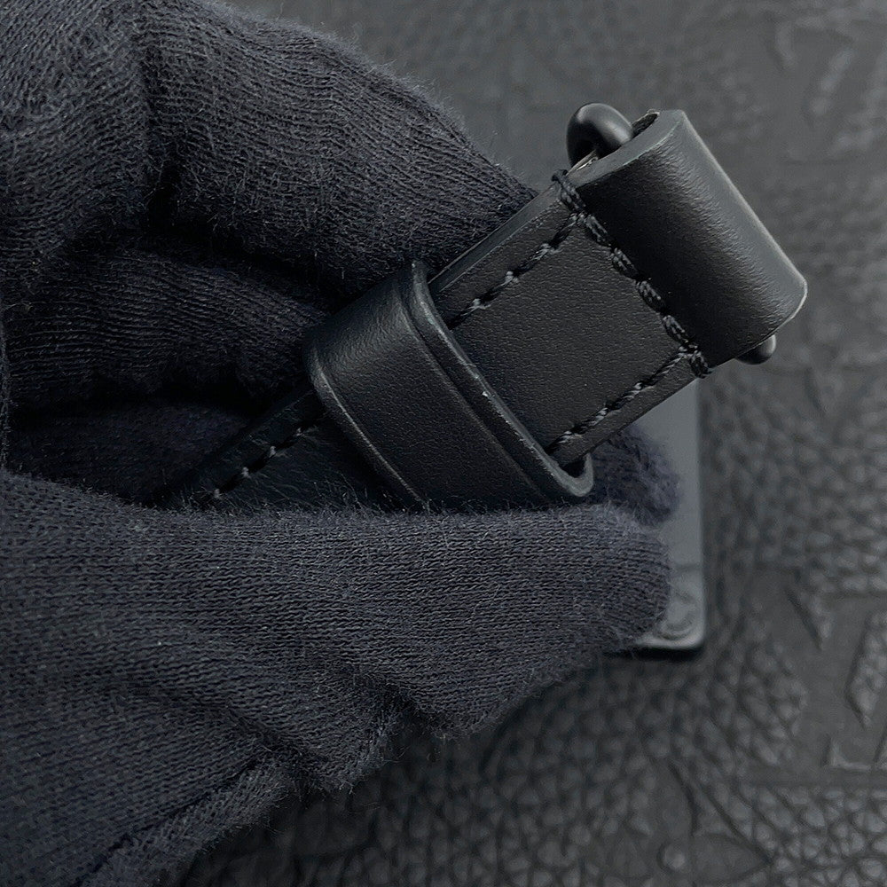 LOUIS VUITTON SPadlock Vertical Wearable Wallet NoirM81524 Monogram・Taurillon