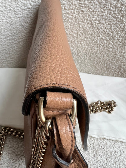 Gucci Beige Soho Chain Crossbody Flap Bag
