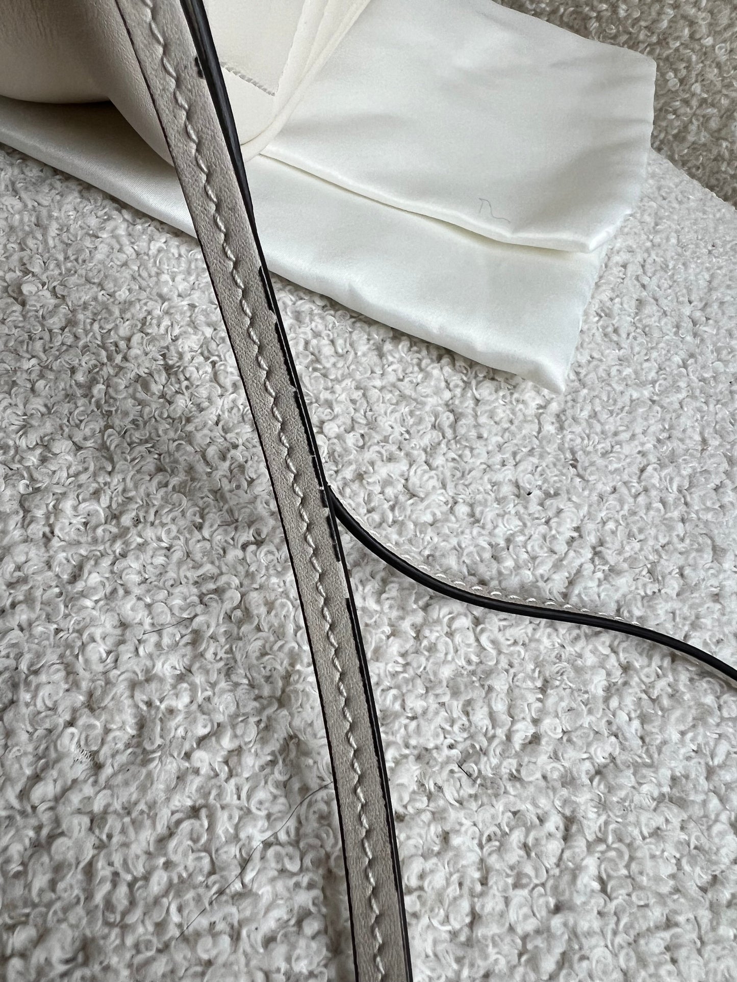 Gucci GG White Marmont Mini Shoulder Bag (RRP £1,360)