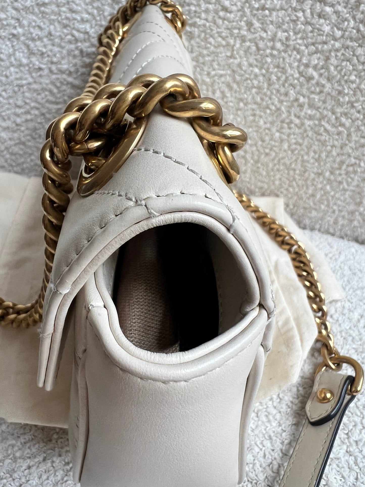 Gucci GG White Marmont Mini Shoulder Bag (RRP £1,890)